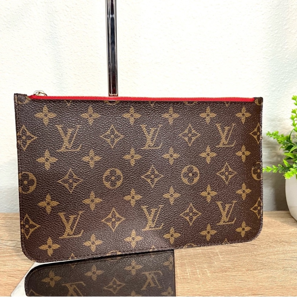 Louis Vuitton Monogram Large Pochette Clutch